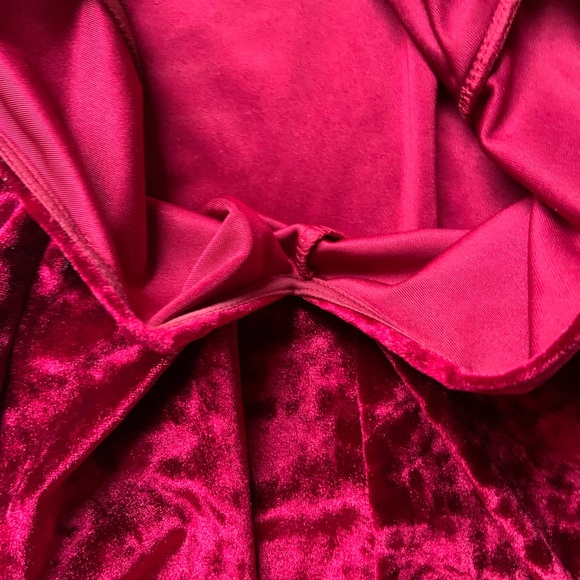 Small burgundy velvet backless Lulus dress - Picture 8 of 16